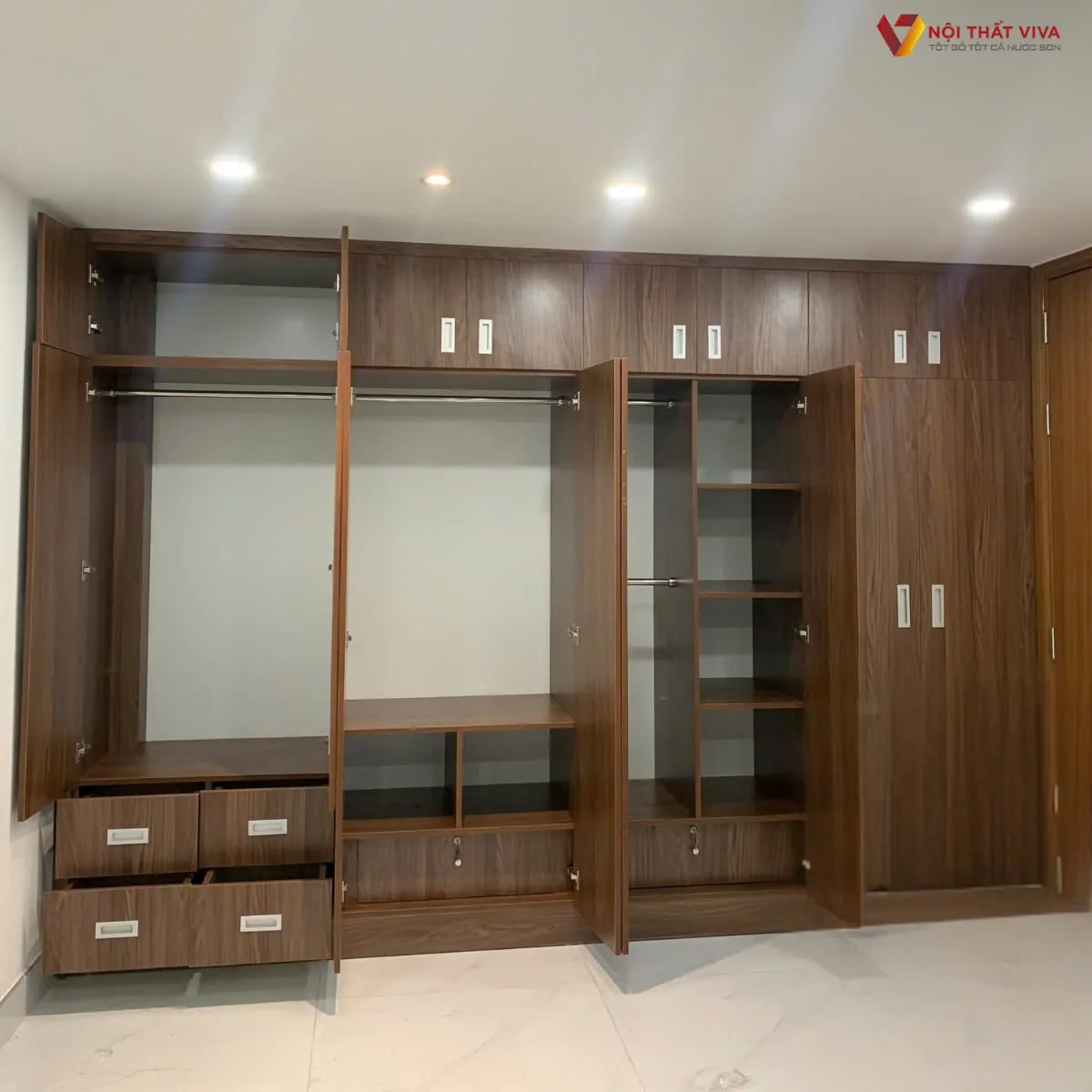 Kích thước tiêu chuẩn tủ quần áo kịch trần theo diện tích phòng ngủ 2025 Kích thước tiêu chuẩn tủ quần áo kịch trần theo diện tích phòng ngủ 2025