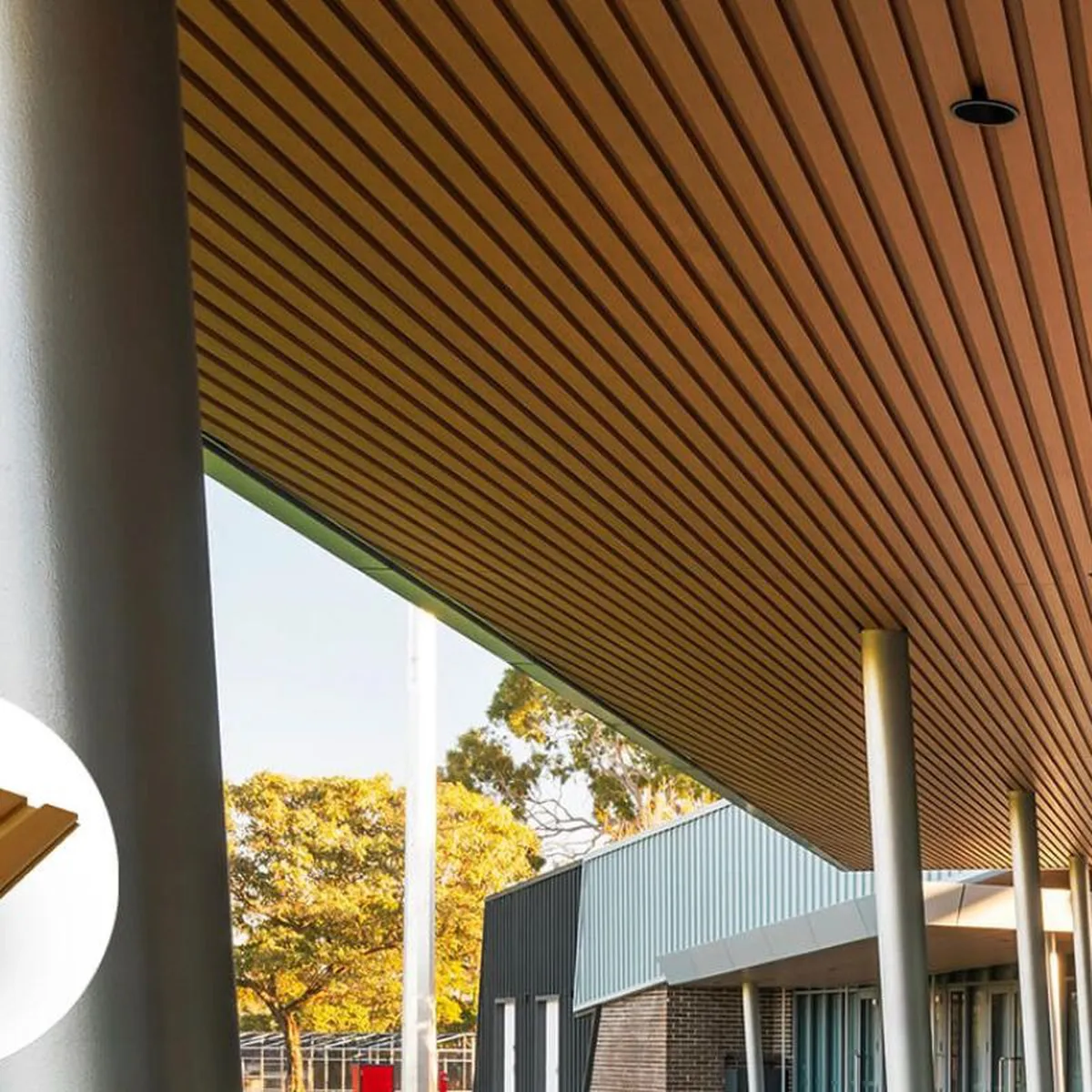 Vách lam nhựa giả gỗ là gì? Xu hướng thiết kế và địa chỉ thi công uy tín Vách lam nhựa giả gỗ là gì? Xu hướng thiết kế và địa chỉ thi công uy tín