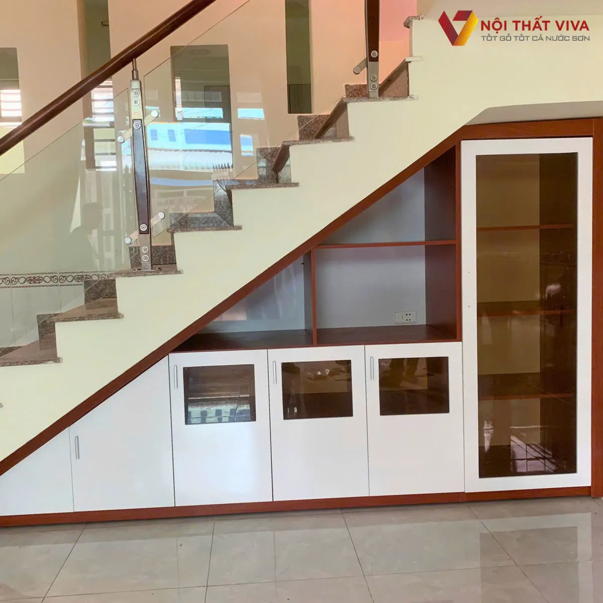 Ngỡ ngàng với 18+ mẫu kệ cầu thang gỗ công nghiệp đẹp xuất sắc Ngỡ ngàng với 18+ mẫu kệ cầu thang gỗ công nghiệp đẹp xuất sắc