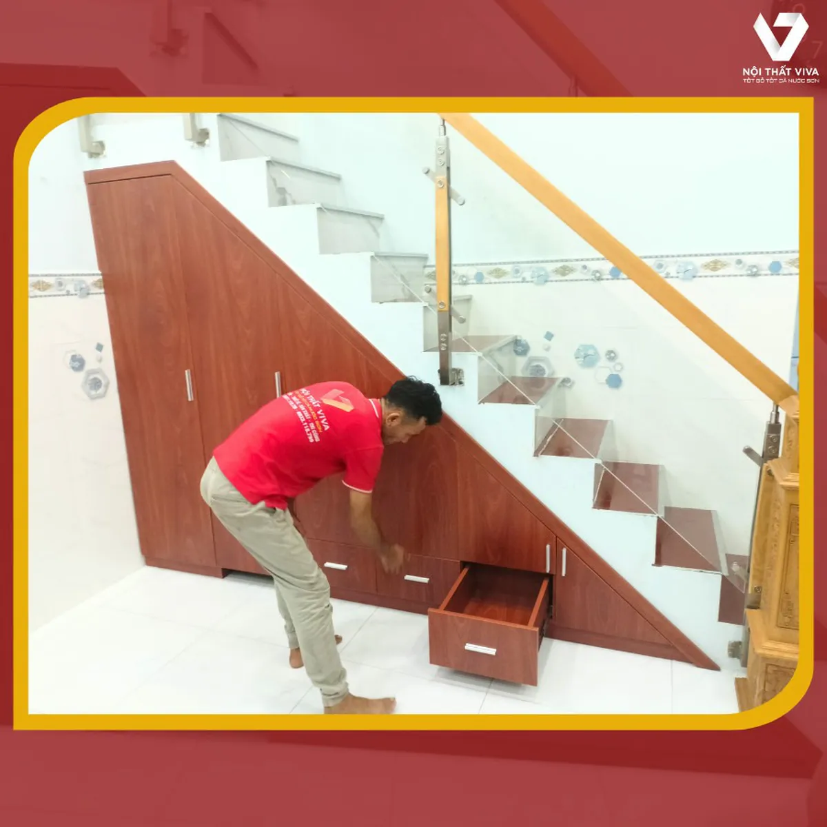 Ngỡ ngàng với 18+ mẫu kệ cầu thang gỗ công nghiệp đẹp xuất sắc Ngỡ ngàng với 18+ mẫu kệ cầu thang gỗ công nghiệp đẹp xuất sắc