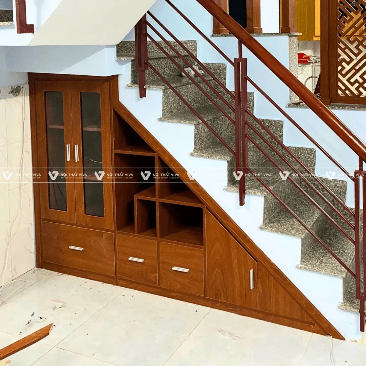 Ngỡ ngàng với 18+ mẫu kệ cầu thang gỗ công nghiệp đẹp xuất sắc Ngỡ ngàng với 18+ mẫu kệ cầu thang gỗ công nghiệp đẹp xuất sắc