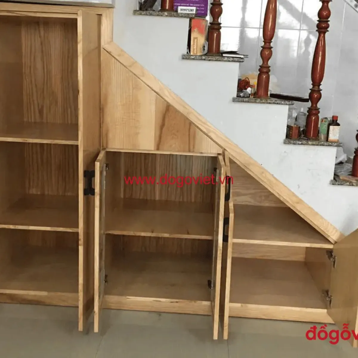 Ngỡ ngàng với 18+ mẫu kệ cầu thang gỗ công nghiệp đẹp xuất sắc Ngỡ ngàng với 18+ mẫu kệ cầu thang gỗ công nghiệp đẹp xuất sắc