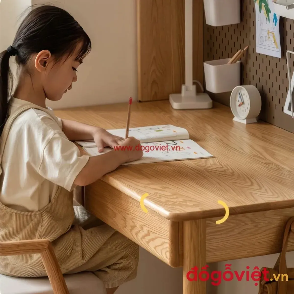 Top 5+ mẫu bàn học gỗ tự nhiên bền đẹp và đáng mua nhất  Top 5+ mẫu bàn học gỗ tự nhiên bền đẹp và đáng mua nhất