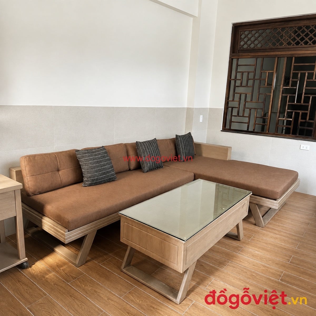 Sofa gỗ chữ L bọc nệm nỉ n&acirc;u tận dụng g&oacute;c ph&ograve;ng kh&aacute;ch