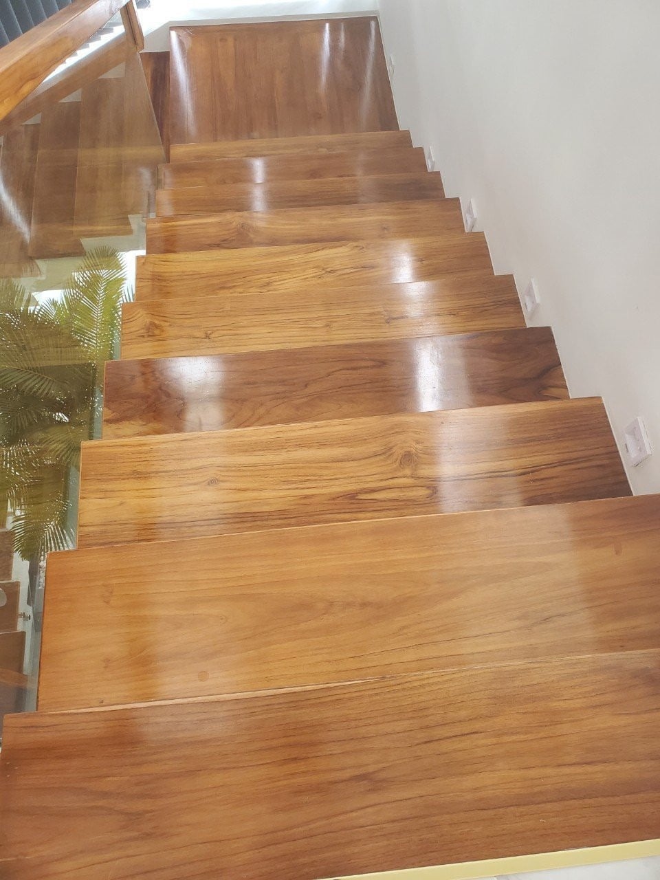  Mỗi bậc cầu thang l&agrave; một t&aacute;c phẩm nghệ thuật ri&ecirc;ng biệt