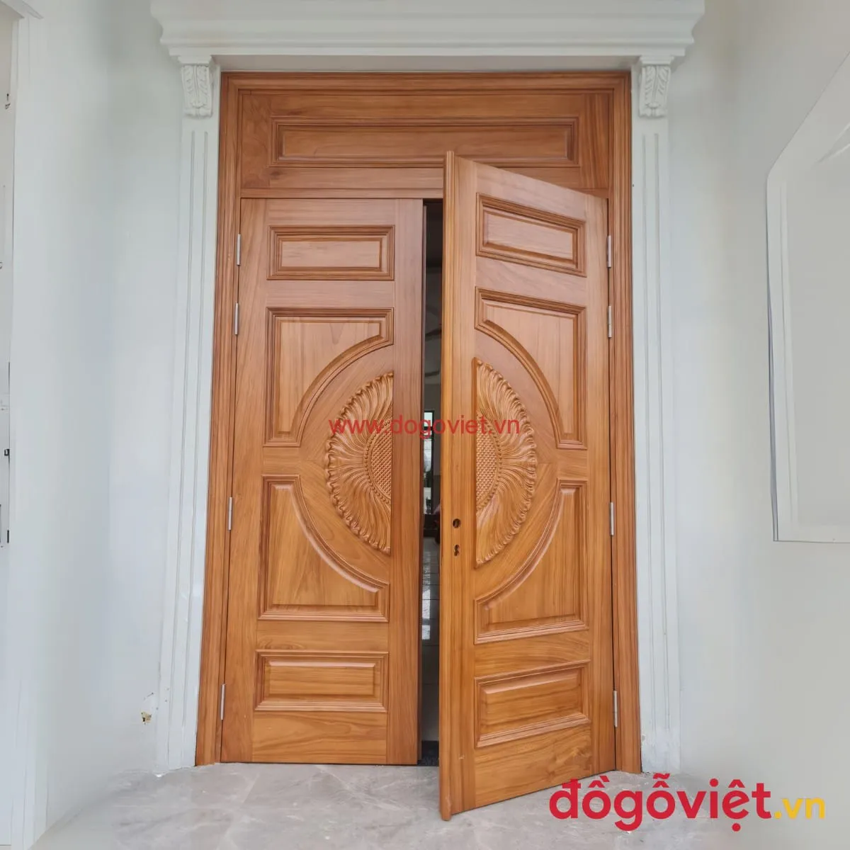 Cửa Gỗ Căm Xe