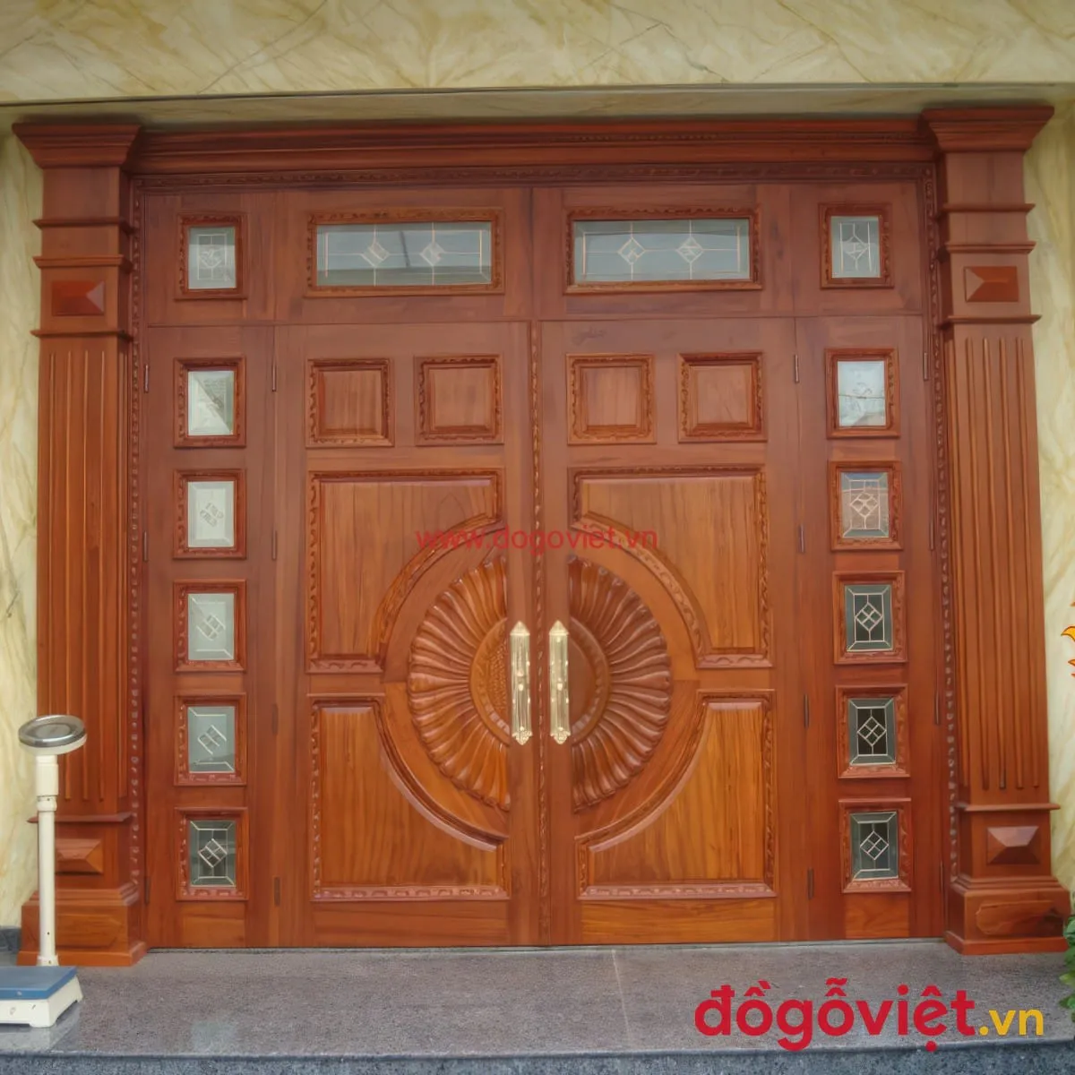 Cửa Gỗ Căm Xe