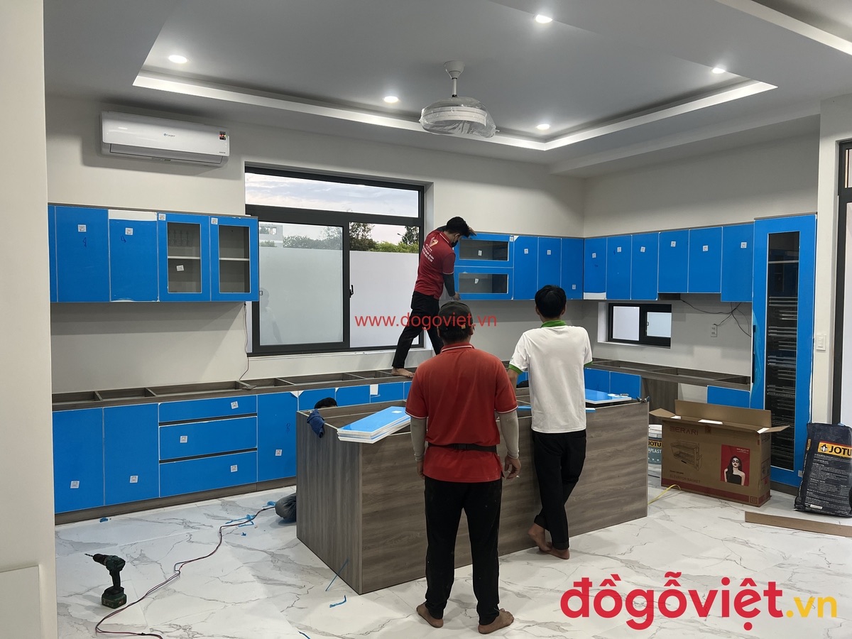Tủ bếp b&agrave;n đảo mở rộng kh&ocirc;ng gian sử dụng v&agrave; trang tr&iacute;