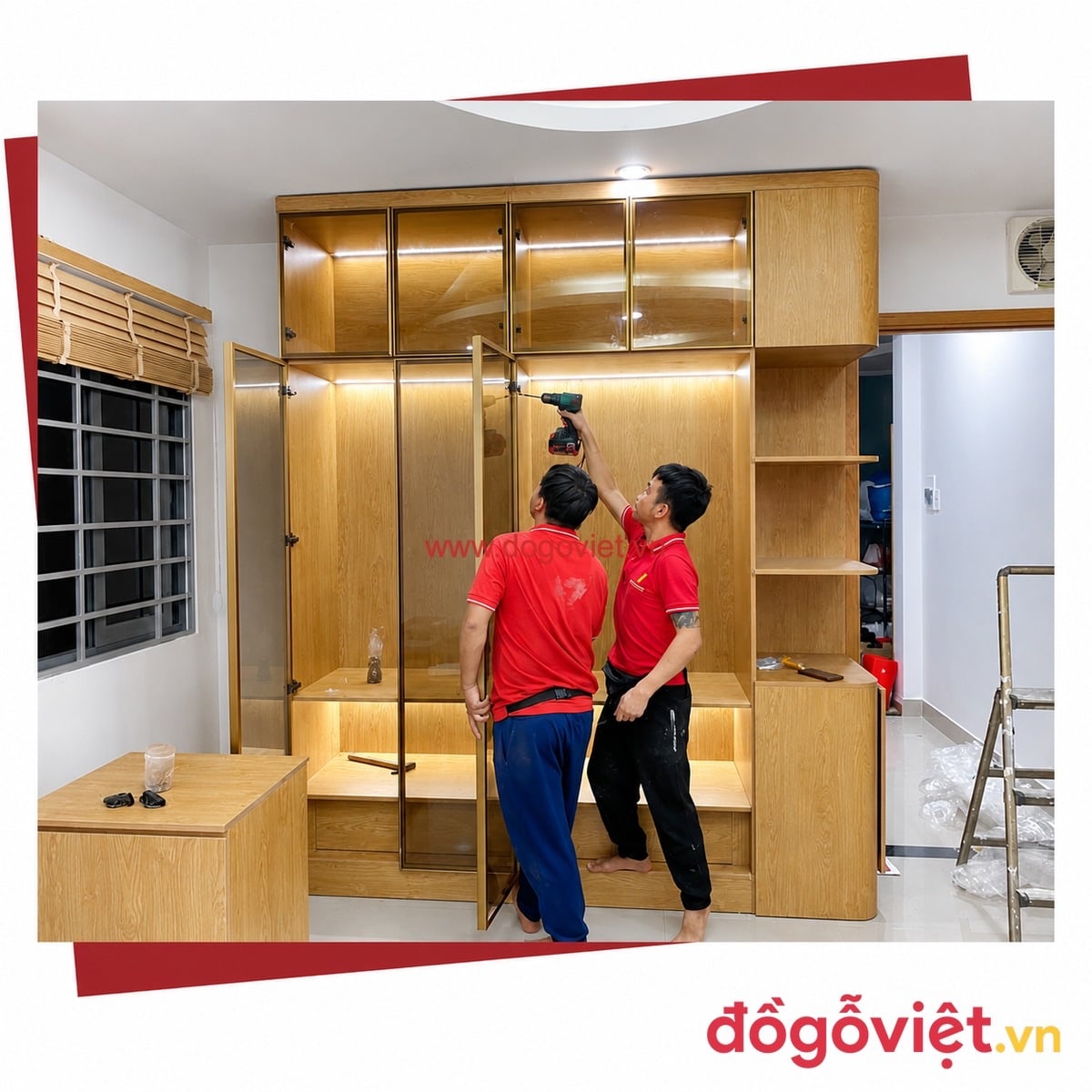 Thợ Đồ gỗ Việt lắp đặt tủ quần &aacute;o c&aacute;nh k&iacute;nh tận nơi cho kh&aacute;ch h&agrave;ng