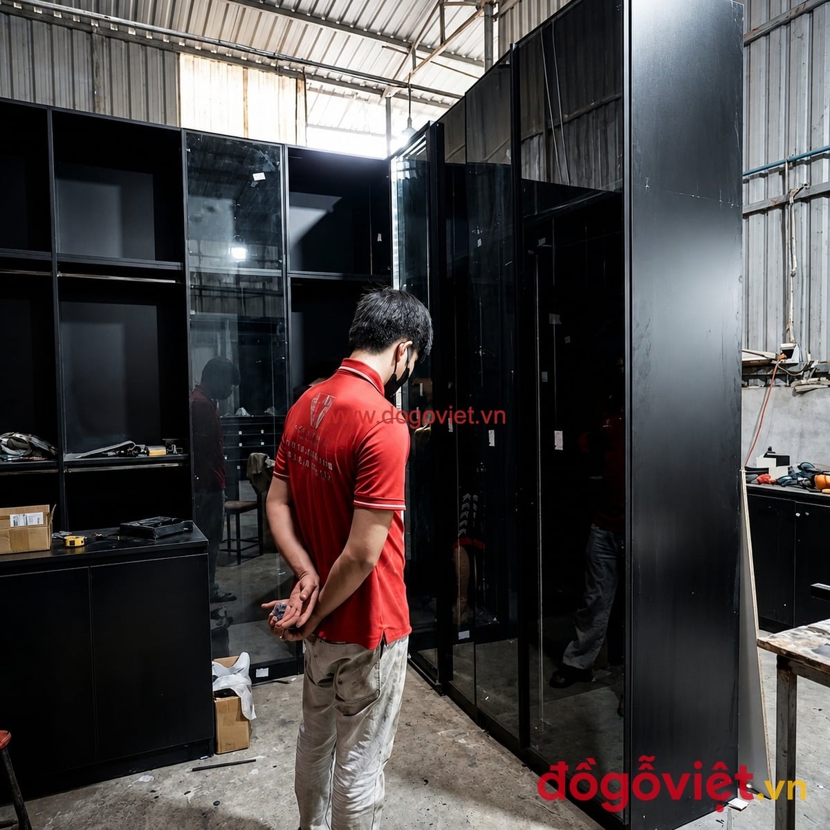 Xưởng sản xuất tủ quần &aacute;o c&aacute;nh k&iacute;nh của K&ecirc;nh Đồ gỗ Việt