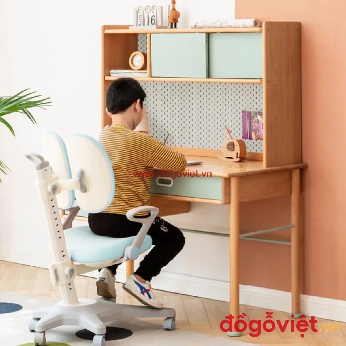 TOP 10+ mẫu b&agrave;n học gỗ sồi bền, đẹp, gi&aacute; tận xưởng