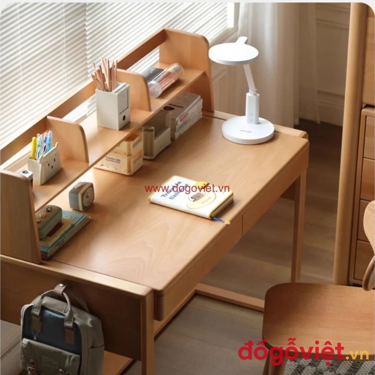 TOP 10+ mẫu b&agrave;n học gỗ sồi bền, đẹp, gi&aacute; tận xưởng