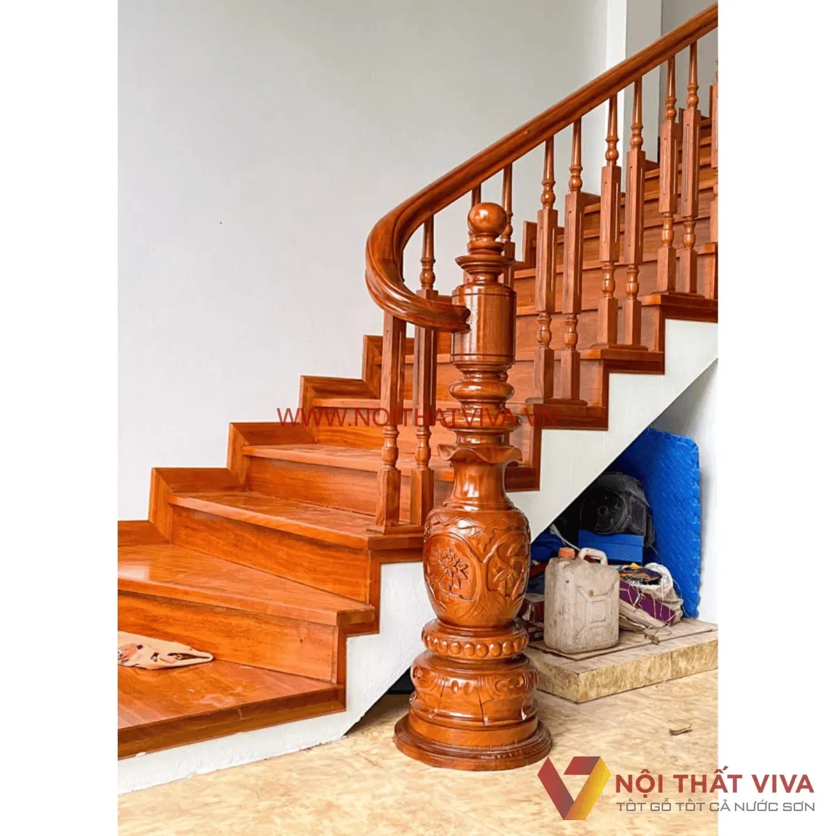 Top 15 mẫu trụ cầu thang gỗ đẹp, sang trọng v&agrave; bền theo thời gian