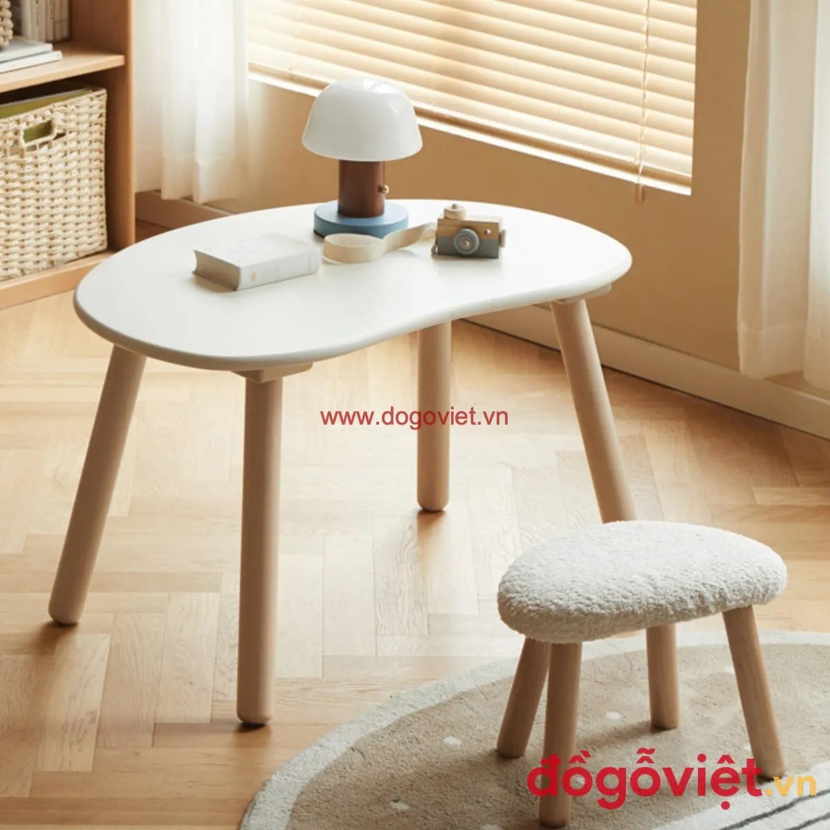 Top 5+ mẫu bàn học gỗ tự nhiên bền đẹp và đáng mua nhất 