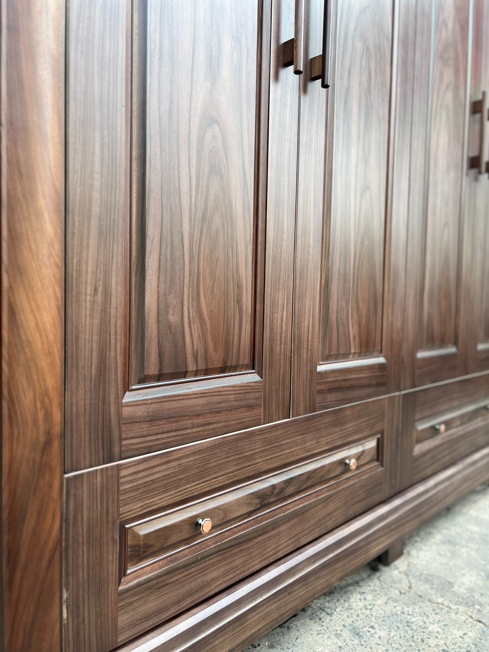 Tủ quần áo gỗ óc chó hiện đại đẹp, chuẩn xu hướng nội thất cao cấp Tủ quần áo gỗ óc chó hiện đại đẹp, chuẩn xu hướng nội thất cao cấp