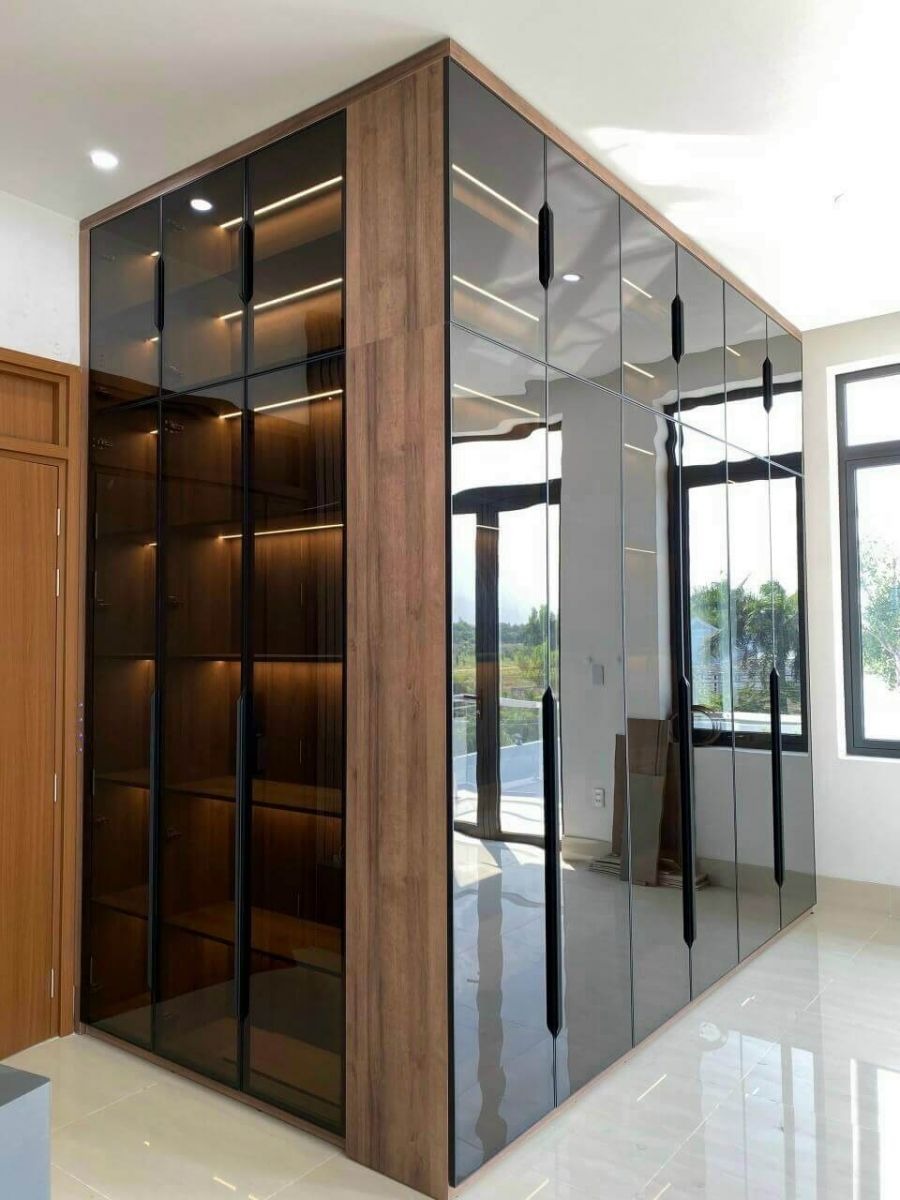 Tủ quần áo kính đen có gì hot? Mẫu đẹp, bền và cách chọn theo phong thủy 