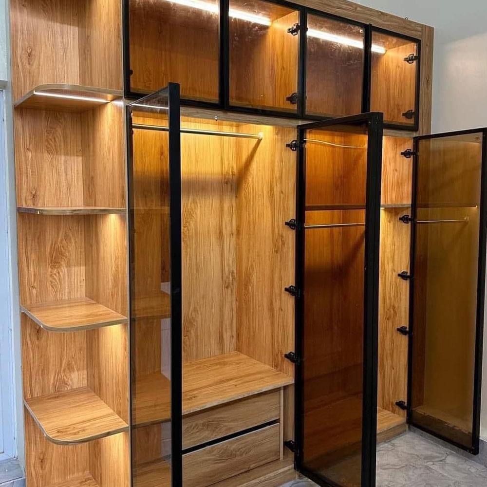 Tủ quần áo kính đen có gì hot? Mẫu đẹp, bền và cách chọn theo phong thủy 