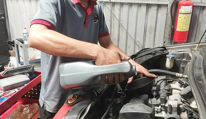 Tại sao nên bảo dưỡng thay nhớt cho xe ô tô