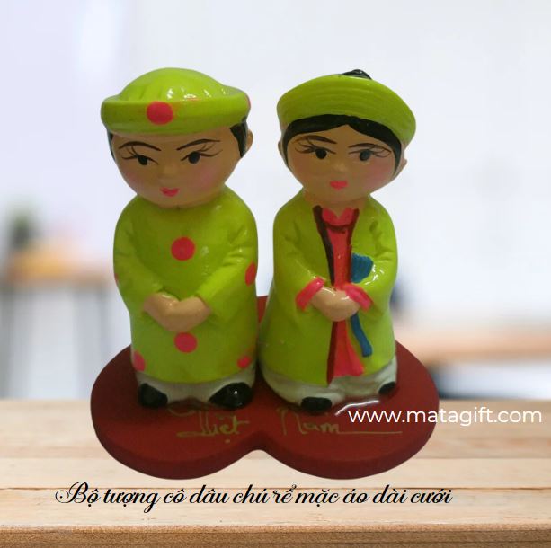 Bộ tượng cô dâu chú rể làm quà tặng khách mời đám cưới Bộ tượng cô dâu chú rể làm quà tặng khách mời đám cưới
