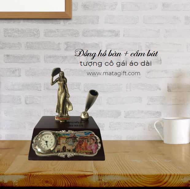 Đồng hồ để bàn kết hợp cắm bút tượng cô gái áo dài Đồng hồ để bàn kết hợp cắm bút tượng cô gái áo dài