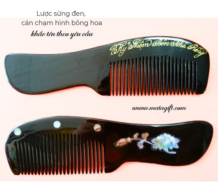 Lược sừng đen chạm hình bông hoa Lược sừng đen chạm hình bông hoa