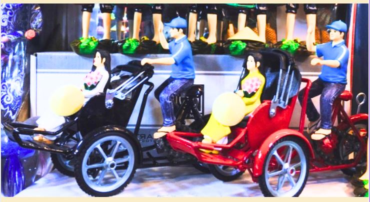 Mô hình xe xích lô bằng kim loại quà lưu niệm cho khách nước ngoài Mô hình xe xích lô bằng kim loại quà lưu niệm cho khách nước ngoài