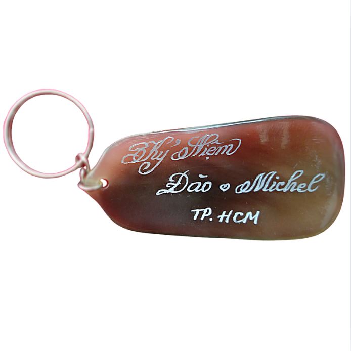 Móc khoá sừng đón gót giày tiện lợi xinh xắn khắc tên theo yêu cầu Móc khoá sừng đón gót giày tiện lợi xinh xắn khắc tên theo yêu cầu