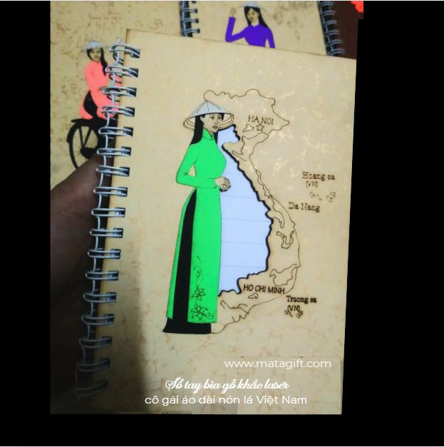 Sổ tay bìa gỗ khắc laser cô gái áo dài Việt Nam Sổ tay bìa gỗ khắc laser cô gái áo dài Việt Nam