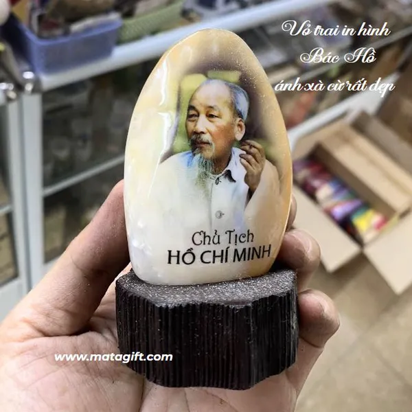 Vỏ trai in hình Bác Hồ