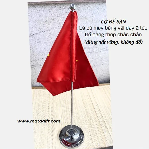 Cờ Việt Nam để bàn làm việc đế thép chắc chắn