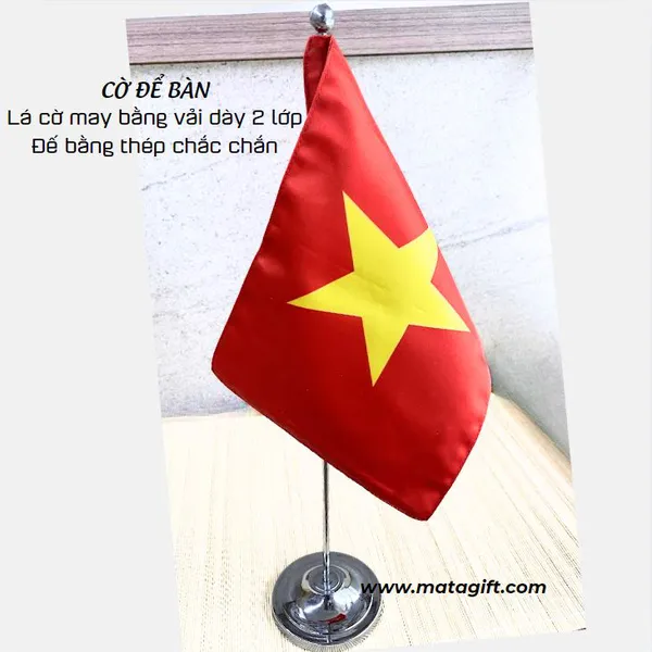 Cờ Việt Nam để bàn làm việc đế thép chắc chắn