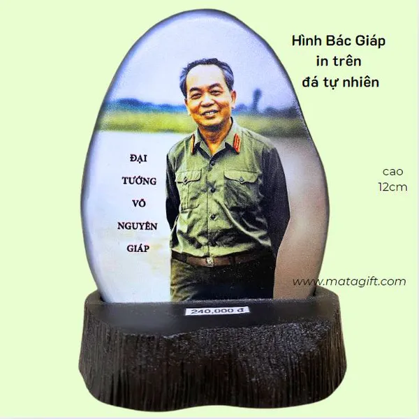 Hình bác Võ Nguyên Giáp in trên đá tự nhiên