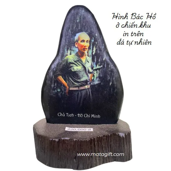 Hình ảnh Bác Hồ ở chiến khu in trên đá tự nhiên