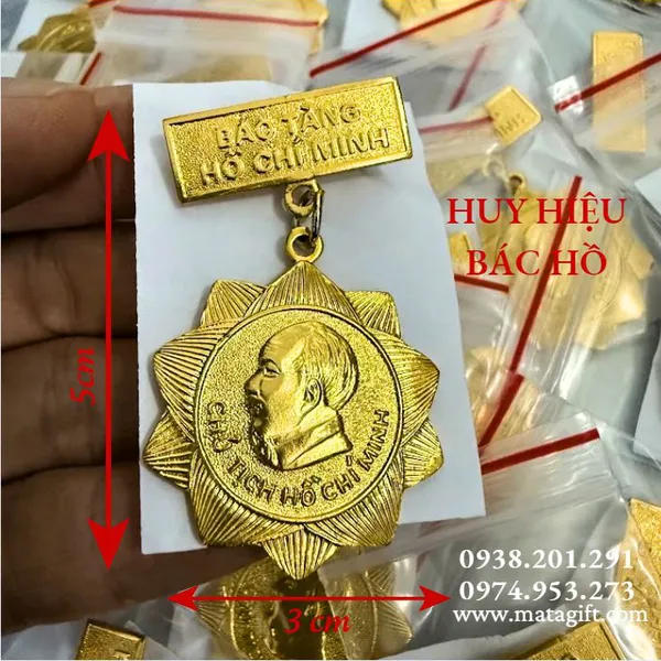 Huy hiệu Bác Hồ mạ vàng 24K cài áo sang trọng, trang nghiêm