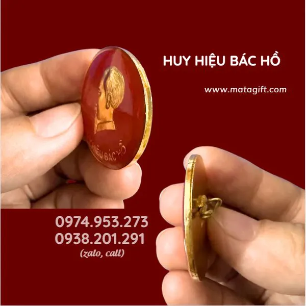Huy hiệu Bác Hồ cài áo trang trọng