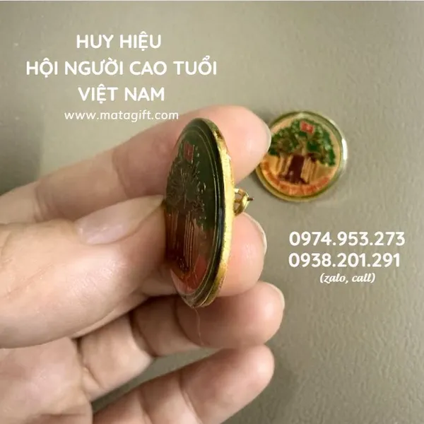 Huy hiệu Hội Người cao tuổi Việt Nam