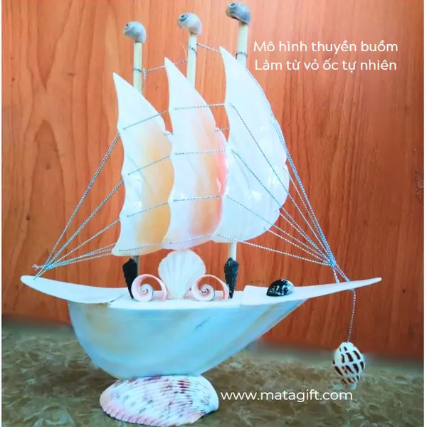 Mô hình thuyền buồm làm từ vỏ ốc tự nhiên
