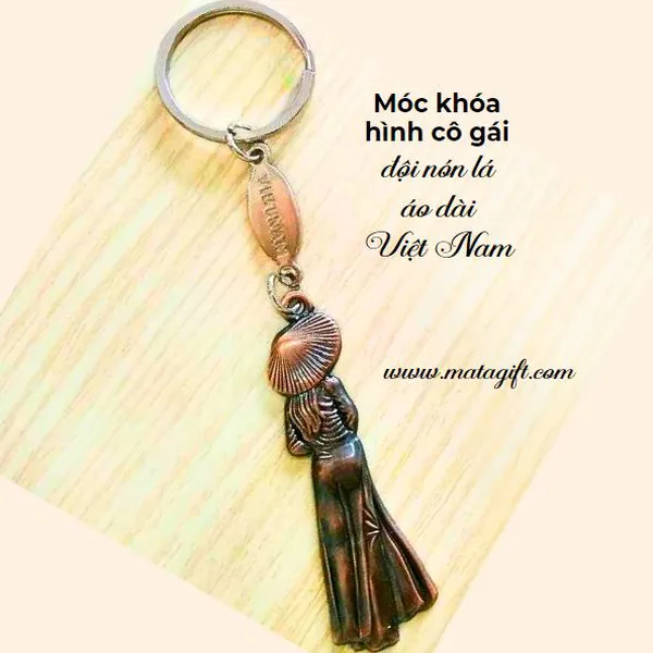 Móc khóa hình cô gái đội nón lá