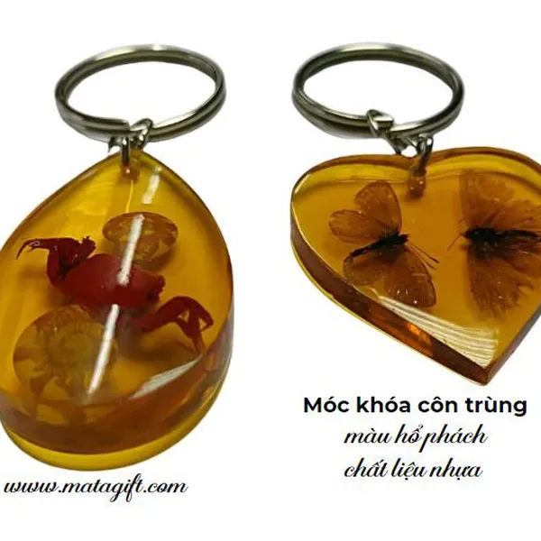 Móc khóa côn trùng nhựa màu hổ phách