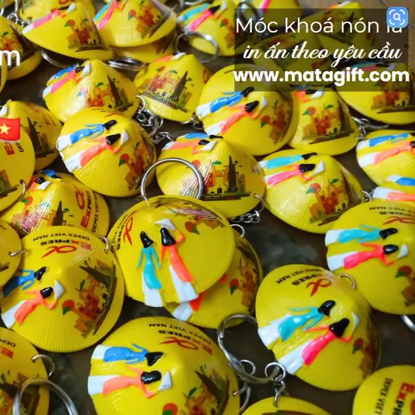 Móc khóa hình nón lá in theo yêu cầu