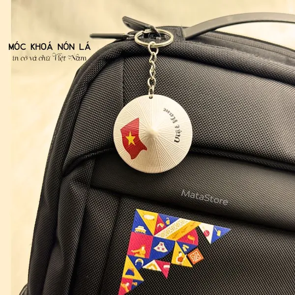 Móc khóa trắng Nón lá Việt Nam món quà tặng ý nghĩa 
