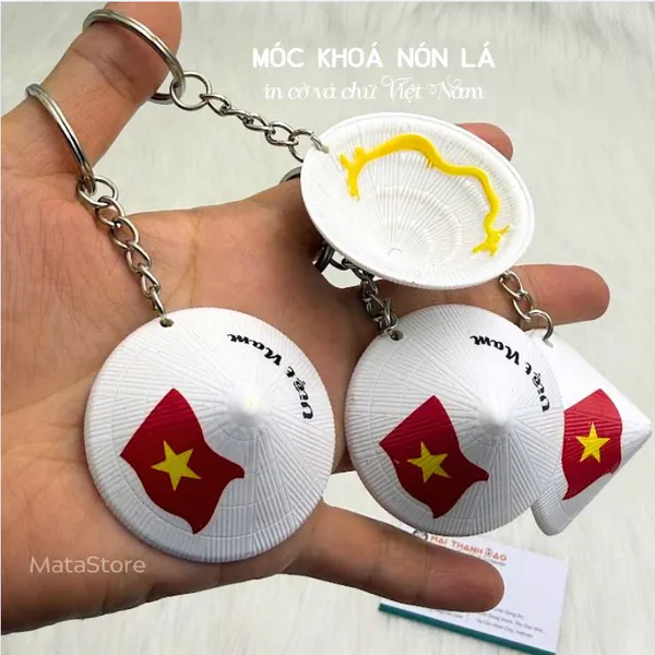 Móc khóa trắng Nón lá Việt Nam món quà tặng ý nghĩa 