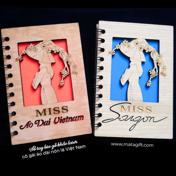 Sổ tay bìa gỗ khắc laser hình ảnh cô gái Việt Nam mặc áo dài