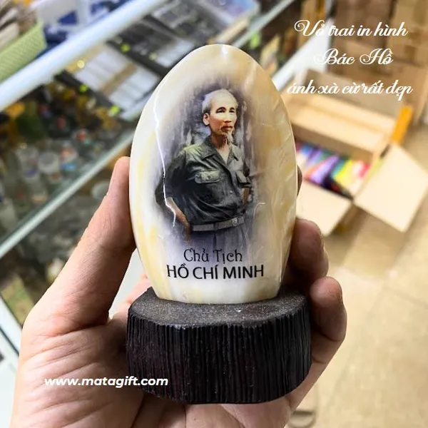 Vỏ trai in hình Bác Hồ