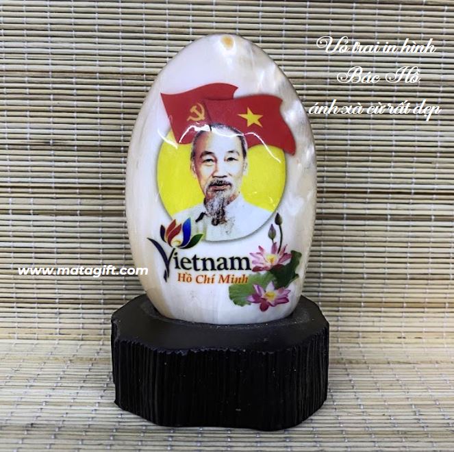 Vỏ trai in hình Bác Hồ đẹp lung linh Vỏ trai in hình Bác Hồ đẹp lung linh