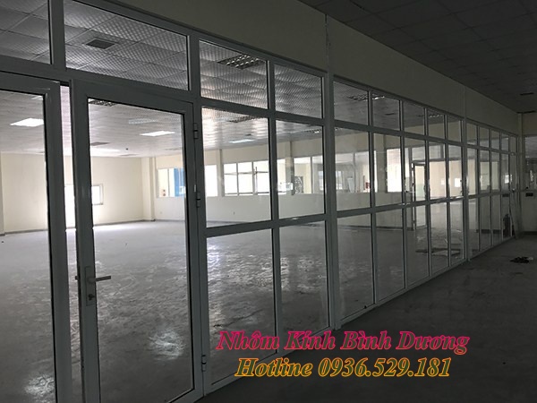 thi công vách ngăn nhôm kính bình dương