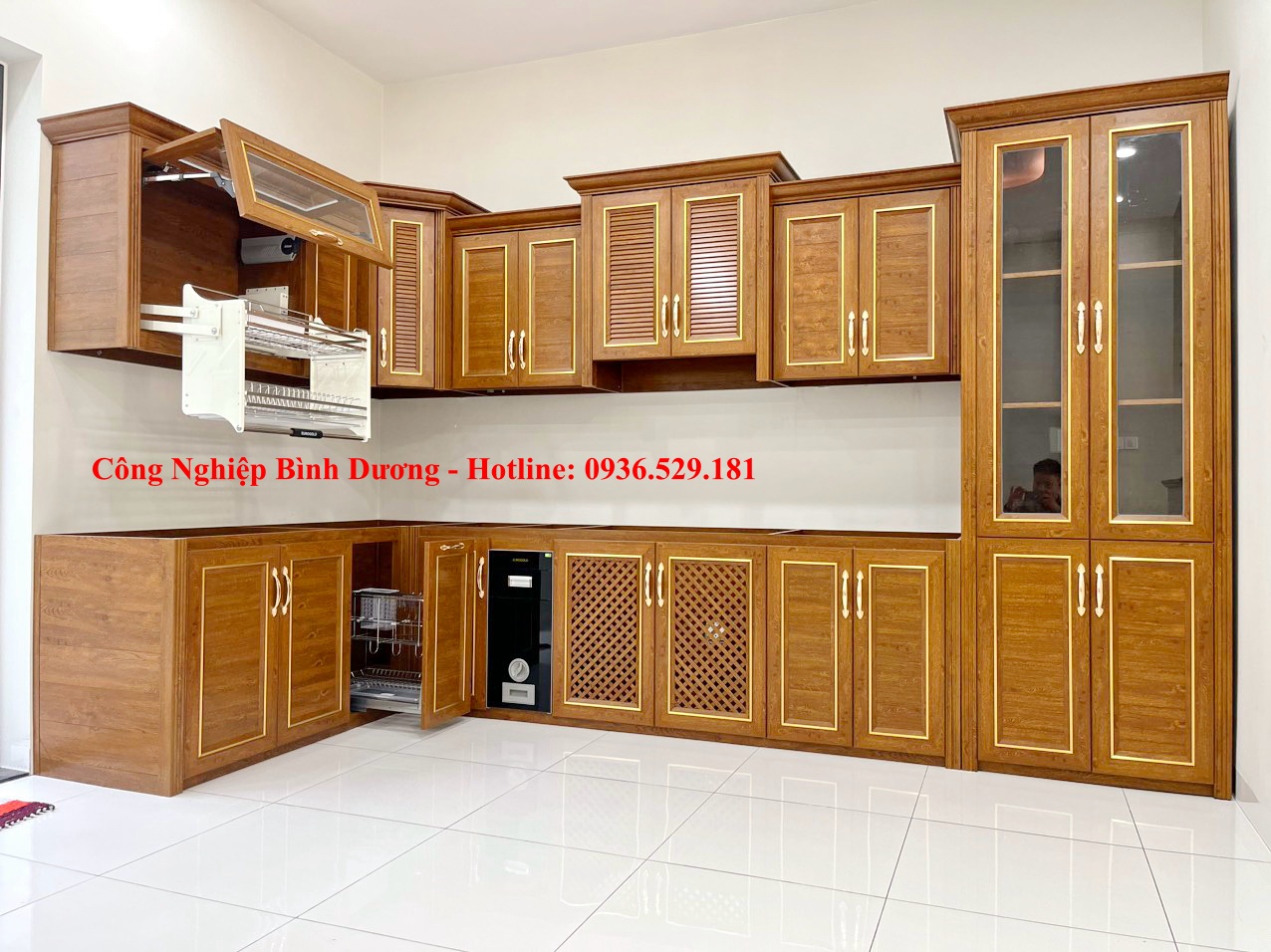 tủ bếp nhôm kính