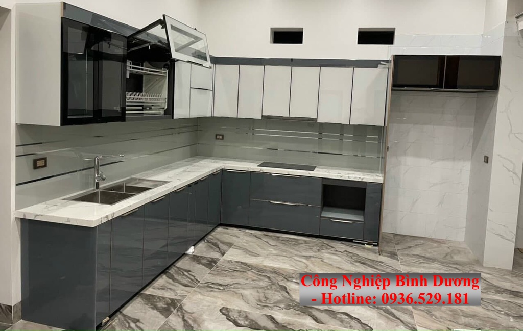 tủ bếp nhôm kính