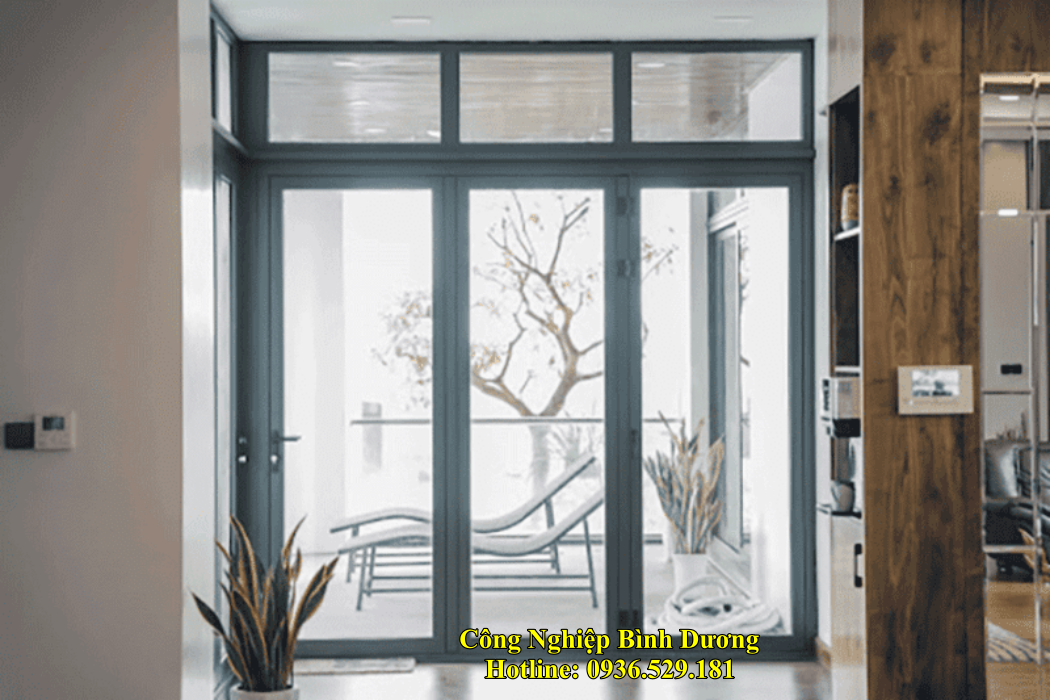 cua nhom kinh 3 cánh