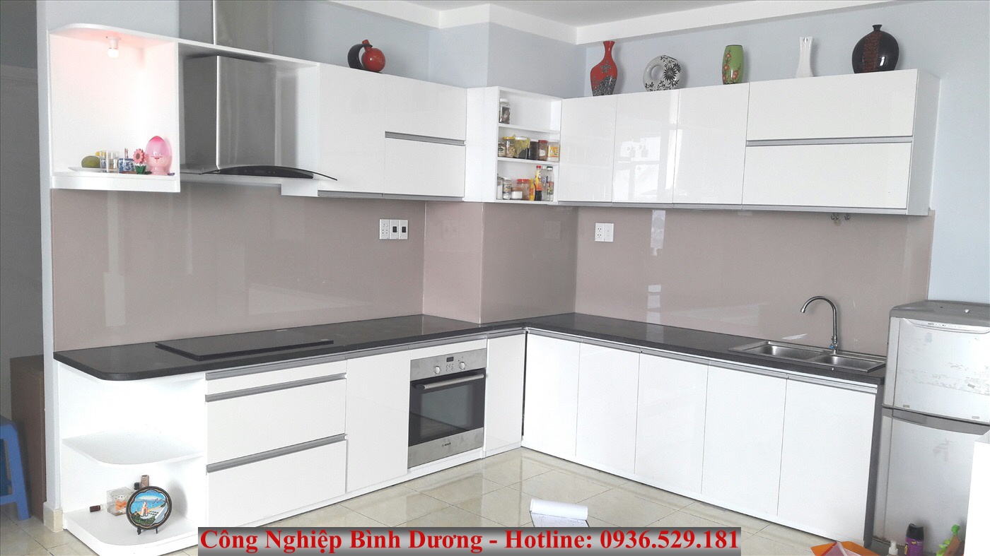 mẫu tủ bếp nhôm kính